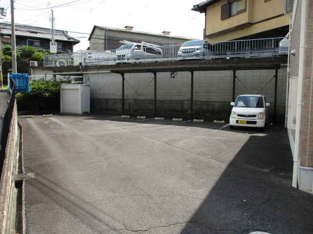 クリスタルビュー2の駐車場
