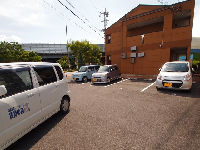 サンパレス友が丘の駐車場