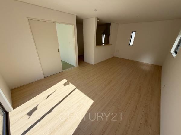 クレイドルガーデン前橋市川原町第４　２号棟の居間・リビング|陽当たりの良い明るいリビング