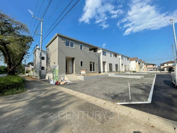 クレイドルガーデン前橋市川原町第４　１号棟の前面道路含む現地写真|並列駐車可能な駐車場