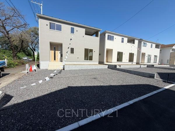 クレイドルガーデン前橋市川原町第４　１号棟の前面道路含む現地写真|並列駐車可能な駐車場