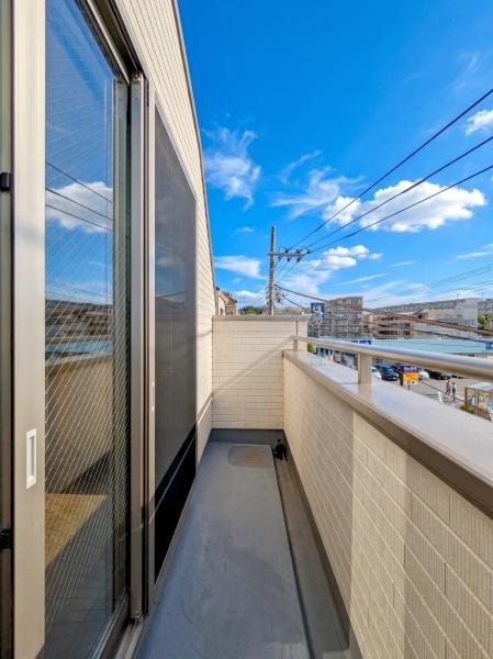 横浜市戸塚区平戸５丁目の中古一戸建のバルコニー|陽当り良好のバルコニー！
風通しもよく気持ちいいです