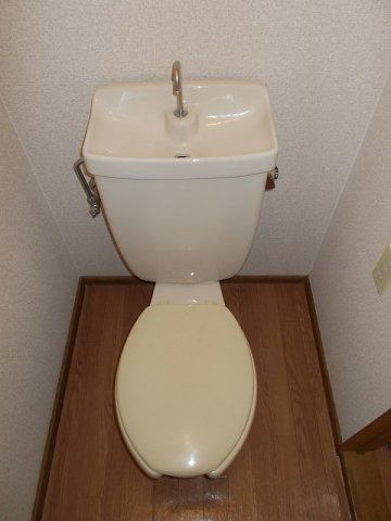 コーポラス蔵羅のトイレ|コンパクトで使いやすいトイレです