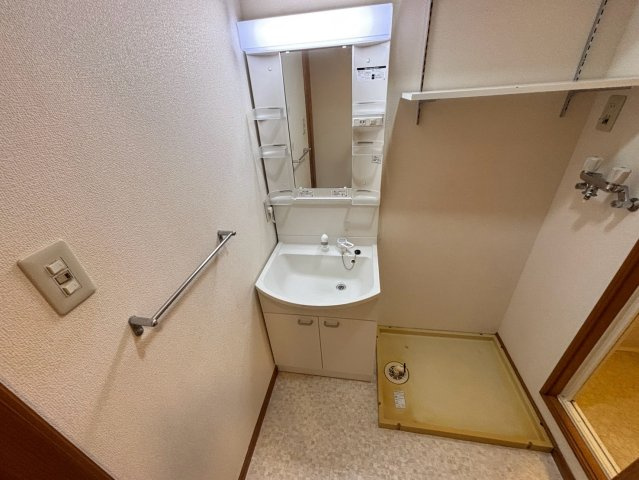 山浩ビルの独立洗面台