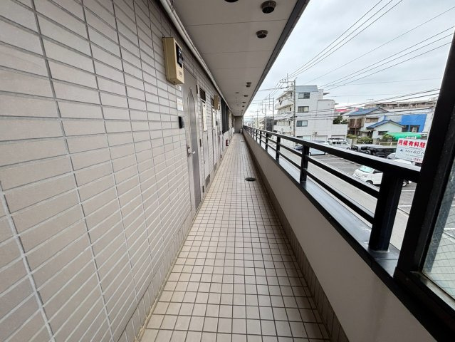 山浩ビルのロビー