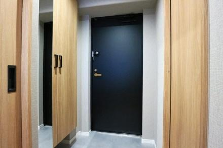 ふぁみーゆ寝屋川セントラルパークA棟　中古マンションの玄関