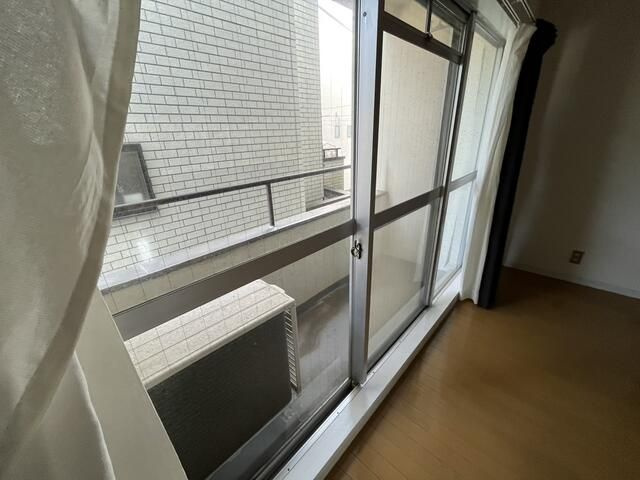 落合ビルのバルコニー