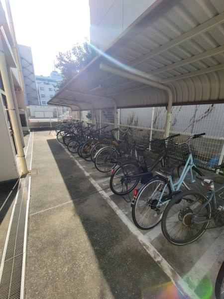 メゾンドラフィネの駐車場