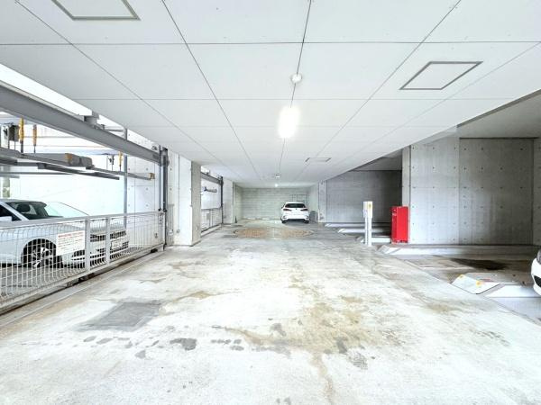 鷺沼南パークホームズヴィエントの駐車場