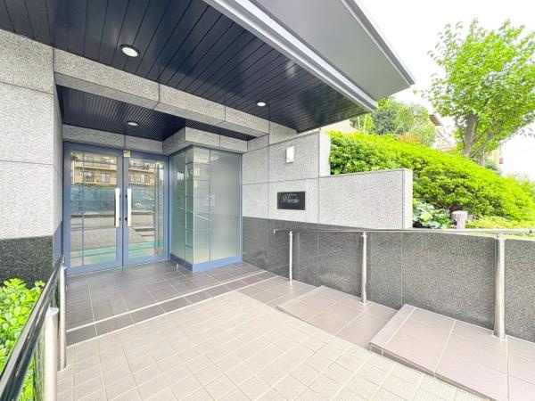 鷺沼南パークホームズヴィエントのエントランス