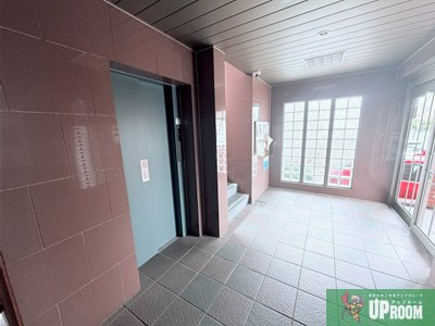 ファーニス白壁のロビー