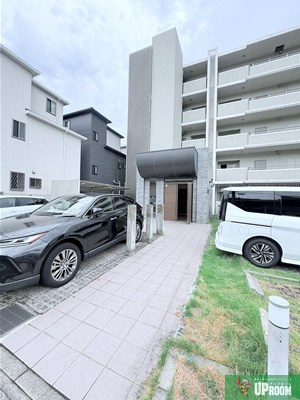 ラヴァーチェ徳川の駐車場