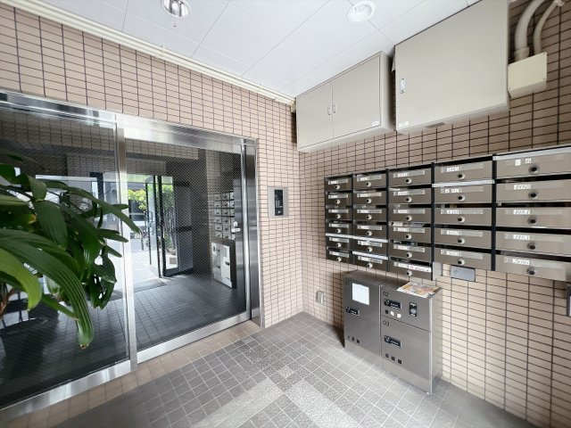 ビハーラ白壁のエントランス