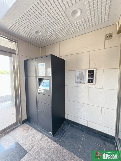 パラディ―ソ白壁のエントランス
