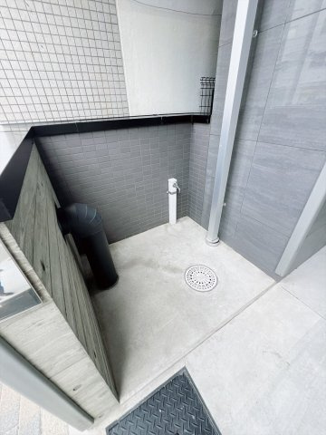NEO JAPANESQUE出来町のバルコニー