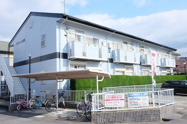 ファミール柏原の外観