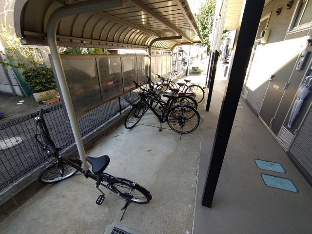 レオパレスクヴェレのその他|駐輪場　原付＆自転車のみ駐輪可能