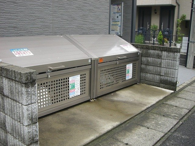 レオパレスクヴェレのその他|ダストボックス