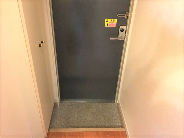 レオパレスエクセル領家の玄関