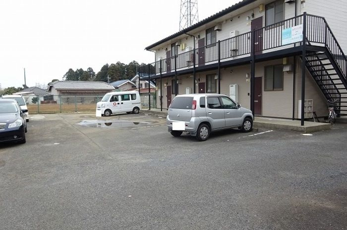 山木ハイツ　Aの駐車場|車をお持ちの方に嬉しい駐車場付きの物件です