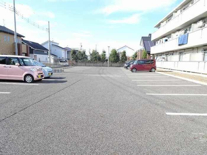 サウスプラザの駐車場|カースペースがあります
