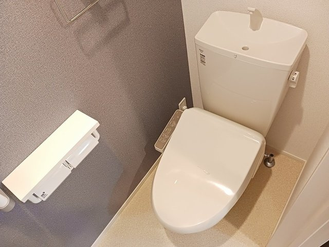 フランメゾンＡのトイレ|落ち着いた色調のトイレです