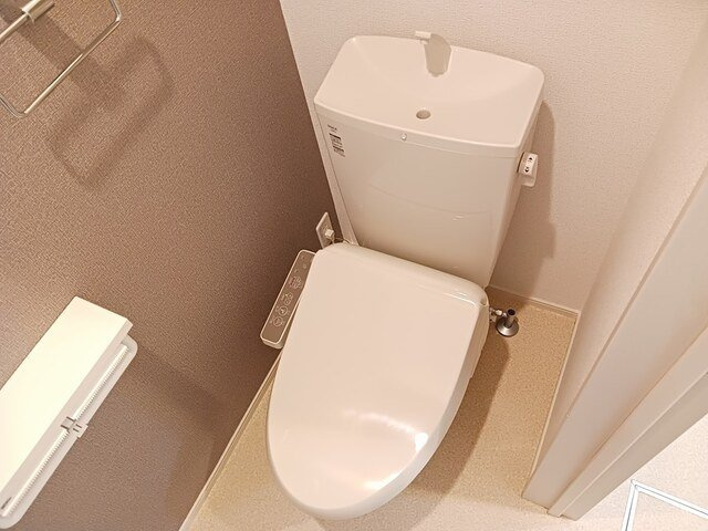 シュティル・ブリーゼＡのトイレ|落ち着いた色調のトイレです