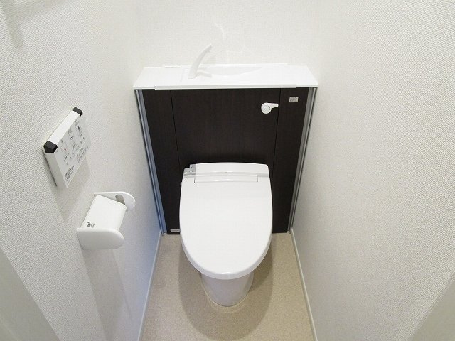 ユーアンドミーレジデンス東赤塚のトイレ|落ち着いた色調のトイレです