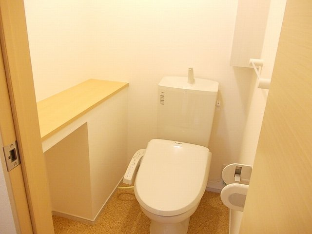 ルートサイドヴィラⅢのトイレ|ゆったりとした空間のトイレです