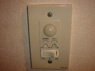 レジデンス　Ｏの玄関|人感照明（玄関）