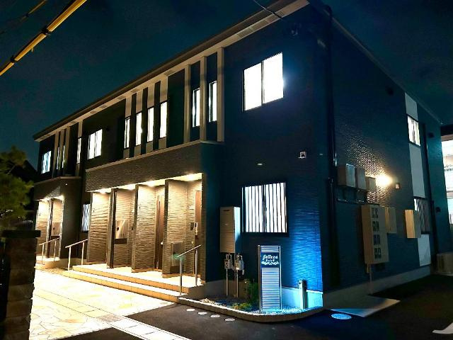 フェレザの外観|外観写真（夜）