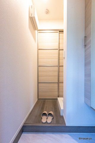 スピアナート北石堂の玄関