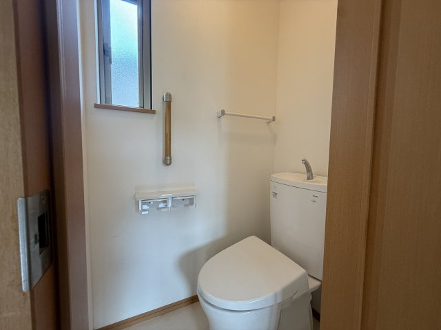 星ヶ峯6丁目戸建のトイレ|落ち着いた色調のトイレです