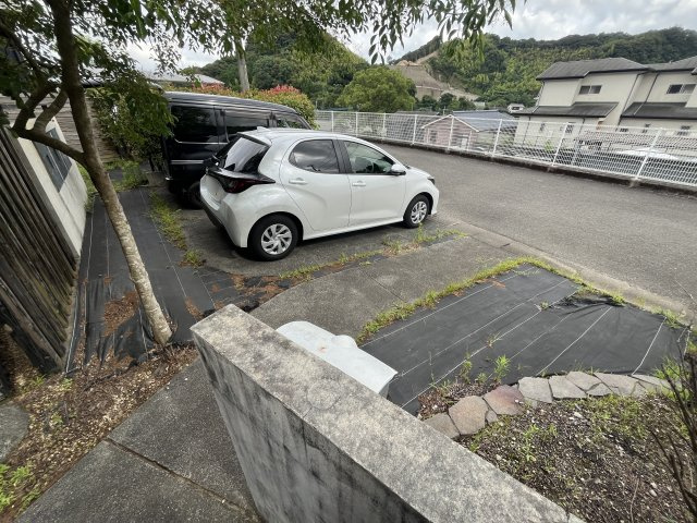 星ヶ峯6丁目戸建の駐車場|駐車スペースもあります