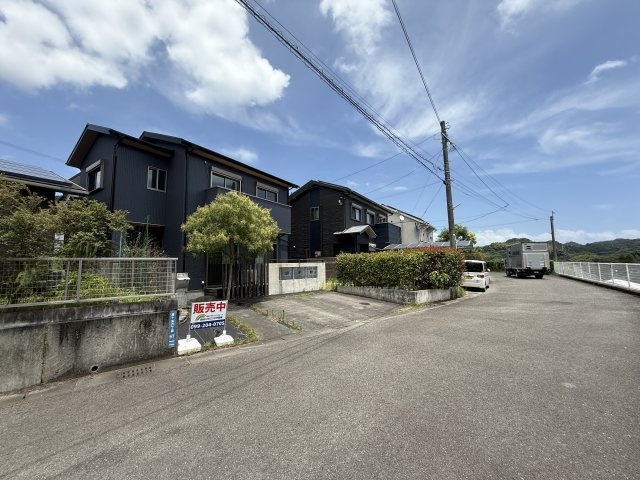 星ヶ峯6丁目戸建の前面道路含む現地写真