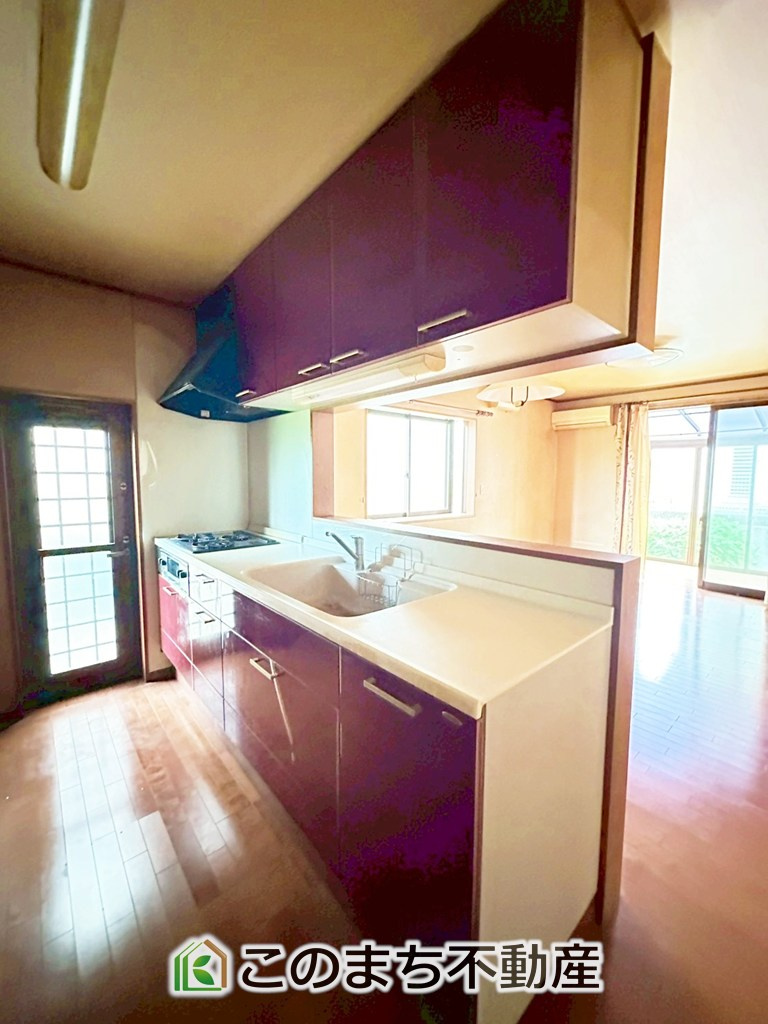 宇都宮市立伏町戸建のキッチン|人気の対面式キッチン☆料理をしながらご家族とコミュニケーションが取れます♪
※リフォーム前写真

