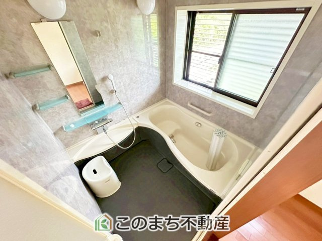 宇都宮市立伏町戸建の浴室|1坪以上のサイズがあり、足を伸ばしてゆったり浸かることができます。親子で一緒に入浴時間をお楽しみいただけます♪※リフォーム前写真
