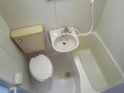 ファーストシティ橋本の浴室|トイレと風呂はこちらです。洗…