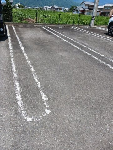 ホワイトリバー　Ａの駐車場|駐車スペースもあります