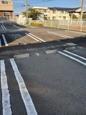 メゾン　ド　シュウの駐車場|駐車スペースもあります