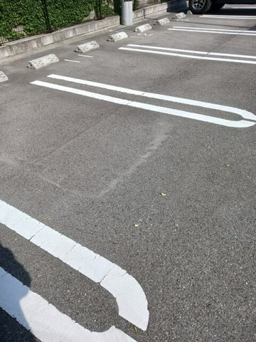 シエロ・ガーデン北島Ｂの駐車場|カースペースがあります