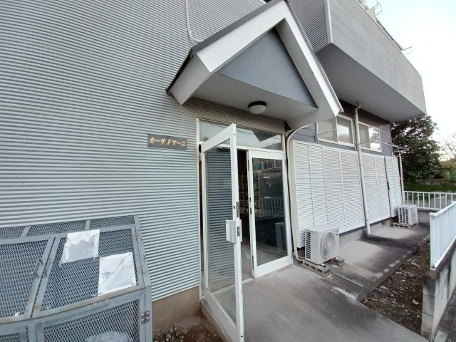 カーサドマーニの玄関|収納もある玄関です