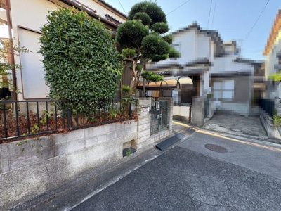 【前面道路含む現地写真】 | 西野　売土地 | 土地間口が広くて、開放感にあるお住まいになりますね！