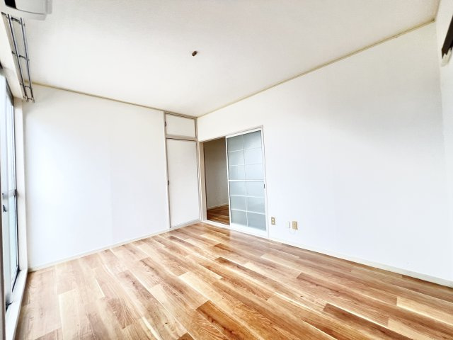善ハイツの洋室|使い勝手のいい洋室です