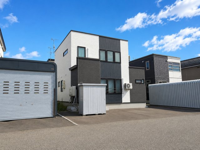 新川西５条４丁目の外観