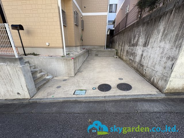藤沢市円行１丁目　中古戸建の駐車場