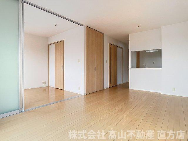 北九州市八幡西区茶屋の原２丁目のアパートの居間・リビング