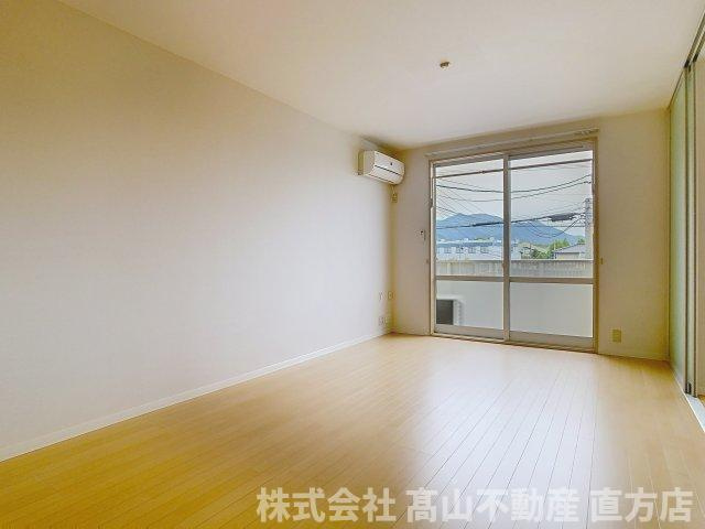 北九州市八幡西区茶屋の原２丁目のアパートの居間・リビング