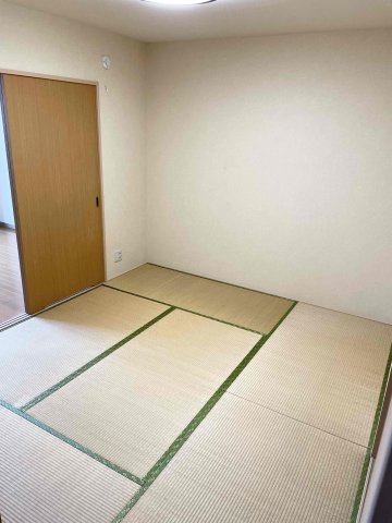 ベロウ岩上の和室