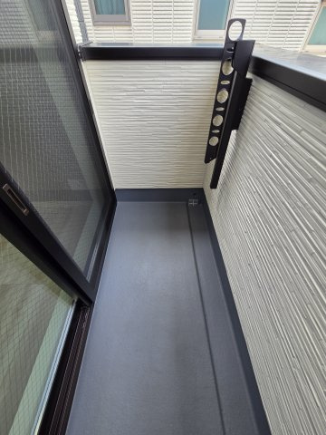 調布市下石原２丁目のアパートのバルコニー